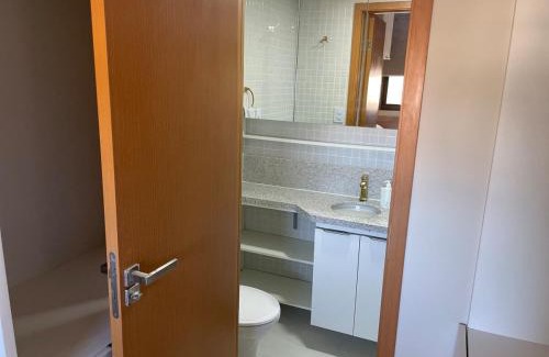 Armacao Apartment | Quarto e Sala para 4 ao lado Centro de Convenções