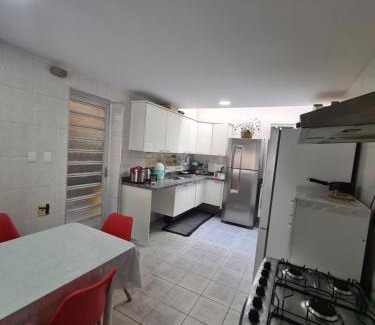 Santo Amaro House | Quarto em Santo Amaro metrô Borba Gato