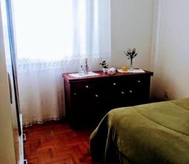 Centro House | Quarto Privado Com Ar Condicionado e Estacionamento