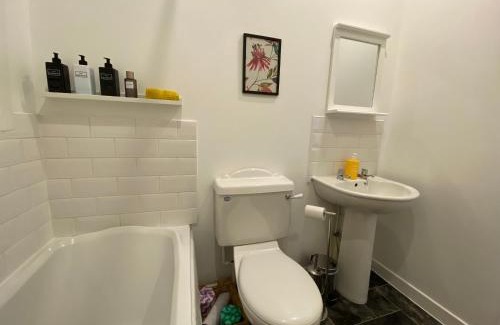 Central Aberdeen Apartment | Quay Apartment with parking