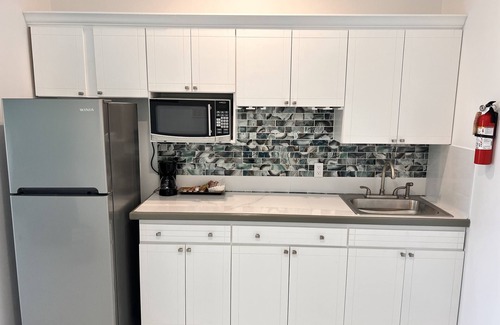 Grace Bay Apartment | Queen Beds at The Suites@MrGroupers