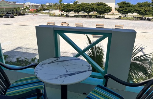 Grace Bay Apartment | Queen Beds at The Suites@MrGroupers