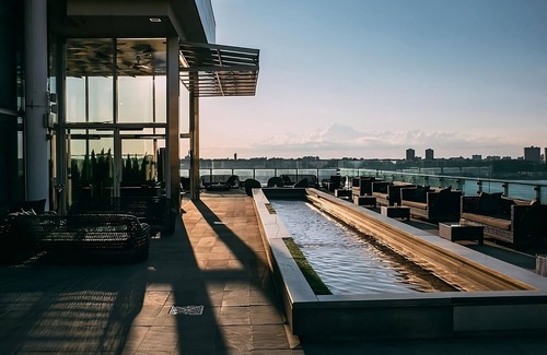 Hell's Kitchen Hotel | Queen Deluxe Room! Pet-Friendly, Parking, Bike Rental! Close to Pier 84!