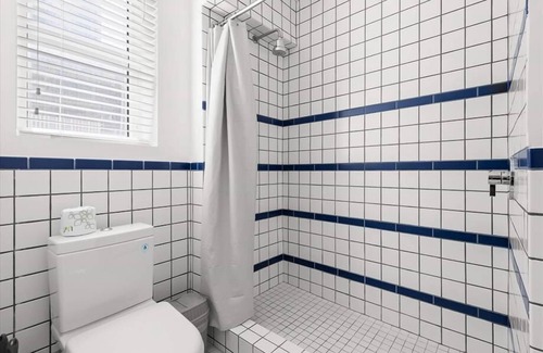 West Avenue Hotel | Queen Jr Studio w/Hotel-style Amenities + Free Toiletries