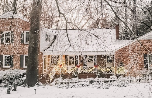 Williamsburg Bed & Breakfast | Queen-Luxury-Ensuite with Bath-Library Room