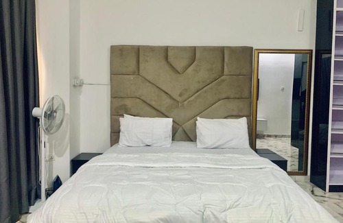 Ofin House | Queen's Luxury Apartment