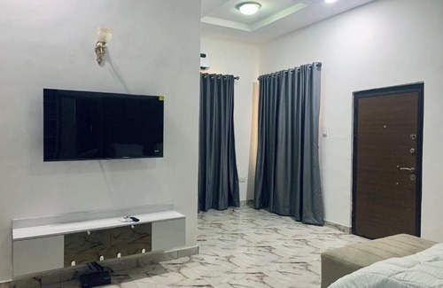 Ofin House | Queen's Luxury Apartment