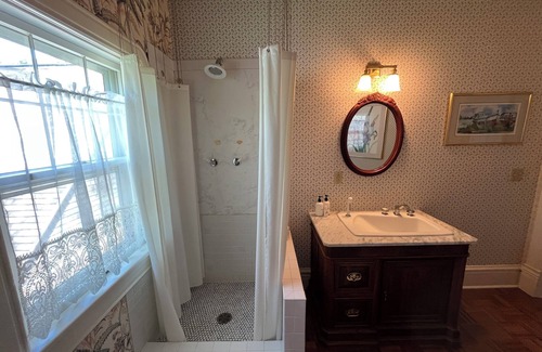 Bayfield Bed & Breakfast | Queen's View B&B- Mona's South, Lake Views, Sauna, Pool, Garden, Bayfield, WI