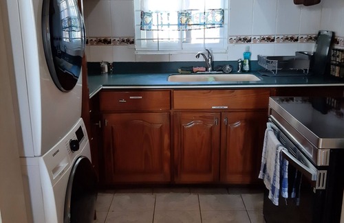 Ocho Rios Apartment | Queen’sPlaceNrBeach,WiFi,Prkg,Pool,Wsher/Dryer,View,SecurityNoFees