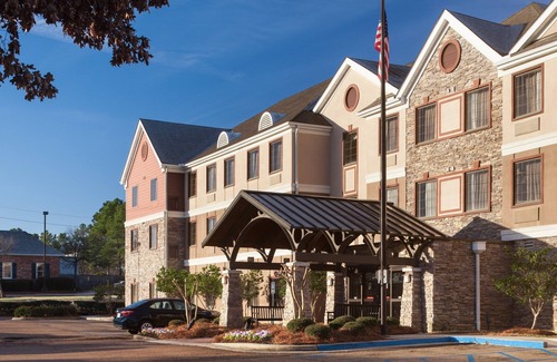 Tougaloo Apartment | Queen Studio Near IBM. Free Breakfast. Pool. Gym.