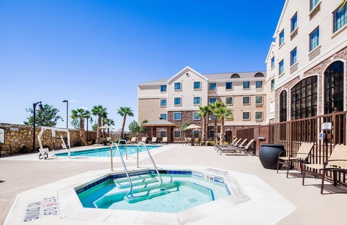 Biggs Field Condo | Queen Suite | Free Daily Breakfast, Outdoor Pool Access + 24h Business Center