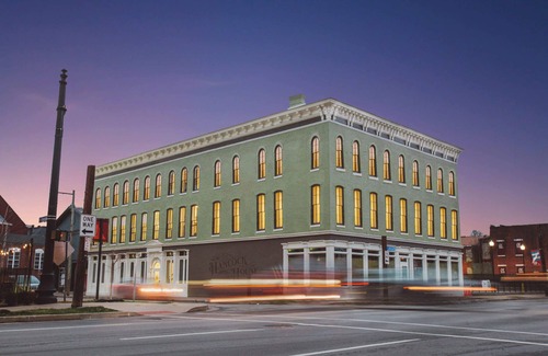 East Market District Apartment | Queen Suite - Hancock House Louisville