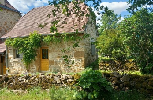 Frontenac Cottage | Quercy cottage, charm, comfort, garden with trees, natural swimming pool