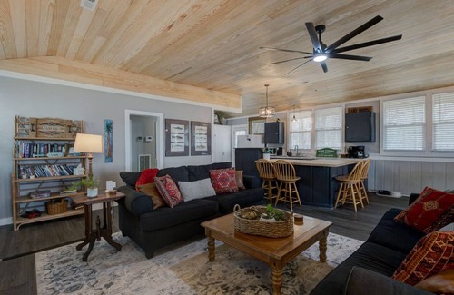 Ridgeway House | Quick Retreat- Lakefront lot, for family getaway, water activities or fishing!