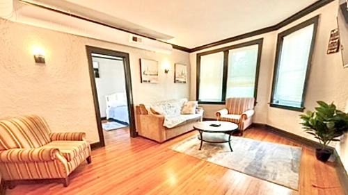 Gage Park Apartment | Quiet 1BR, Eat-In Kitchen, Close to Midway