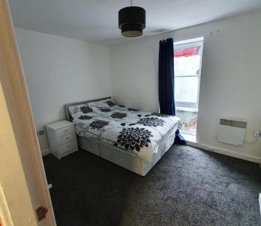 Darlington Apartment | Quiet 2 bedroom flat in Darlington with free parking, wi-fi and more