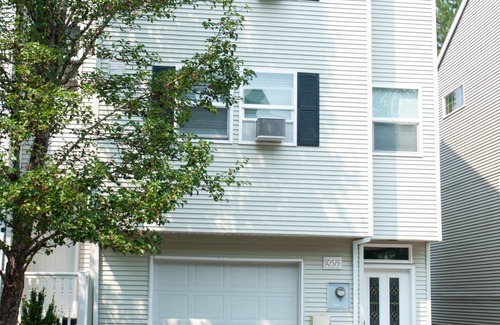 Beaverton House | *Quiet 2BR | Home Away From Home | Nike + Intel Nearby *