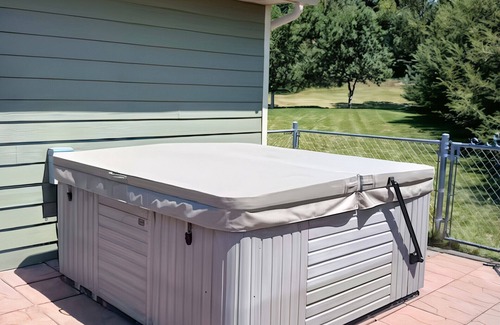 Belle Fourche House | Quiet 2BR Hot Tub Fenced Yard