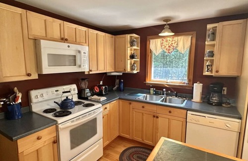 Bar Harbor House | Quiet 2BR Secluded Home in Bar Harbor [The Anchor]
