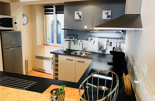Cassis House | Quiet, air-conditioned apartment for 4 in city center