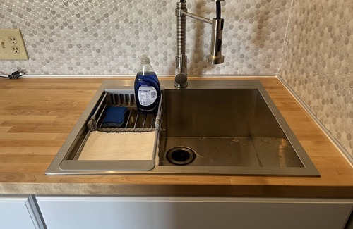 Hesperia House | Quiet and Cozy 1br upstairs Guest House