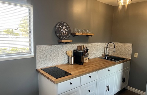 Hesperia House | Quiet and Cozy 1br upstairs Guest House