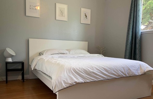 Bassett House | Quiet and Cozy LA Suburb Cul-De-Sac 4b/2ba