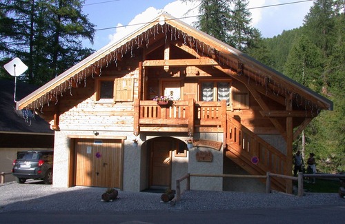 Les Claux Ski Chalet | Quiet and friendly luxury chalet
