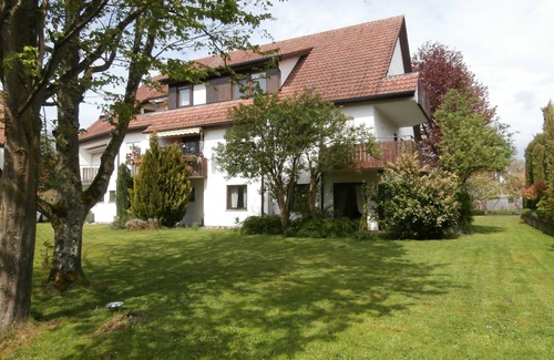 Moos Apartment | Quiet and green terrace apartment near the lake
