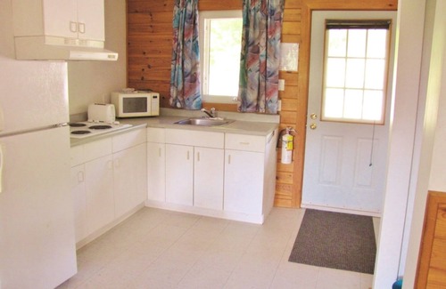 Magnetawan Hotel | Quiet Bay Inn & Café
