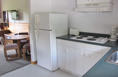 Magnetawan Hotel | Quiet Bay Inn & Café