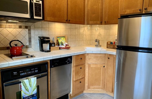 East Sacramento House | Quiet, Beautiful, East Sacramento Oasis - Walk to Coffee, Restaurants and Shops