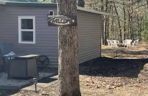 Redgranite Cabin | Quiet cabin in the woods just across from Pearl Lake.