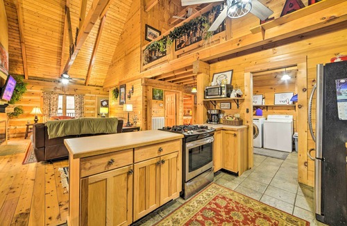 New Concord Cabin | Quiet Cabin Retreat on 30 Acres Near Kentucky Lake