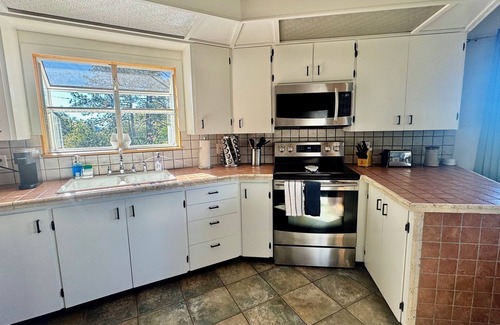 Pine Cove Cabin | Quiet cabin in Idyllwild. Stunning Views, Cozy, Private, Pet-Friendly.