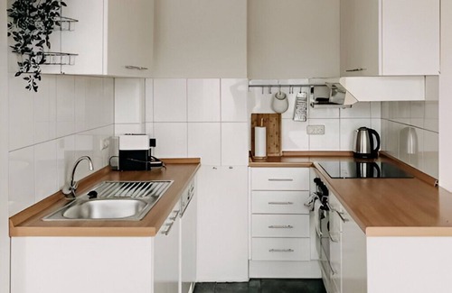 Frohnhausen Apartment | Quiet, central, close to the trade fair! BE3L