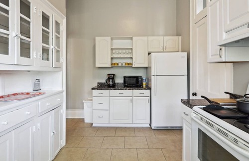 Milan Apartment | Quiet Central Uptown 1br- Perfect for Long Stays!