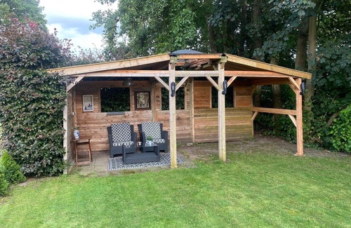 Prinsenbeek Ski Chalet | Quiet chalet in the rural area of Breda - Prinsenbeek.