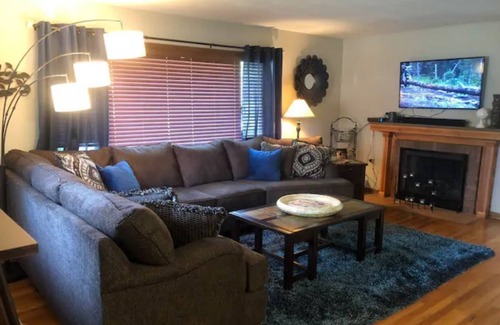 Aksarben - Elmwood Park House | Quiet & close to Aksarben Village & Pet Friendly!