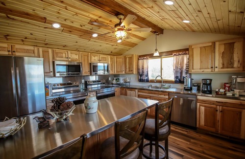 Olney House | Quiet Country 3 Bedroom Escape in Jonesburg MO