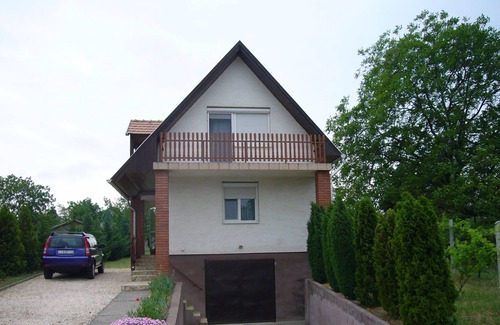 Tatabanya House | Quiet Countryside House in Tatabanya, Hungary, 3 minutes to town