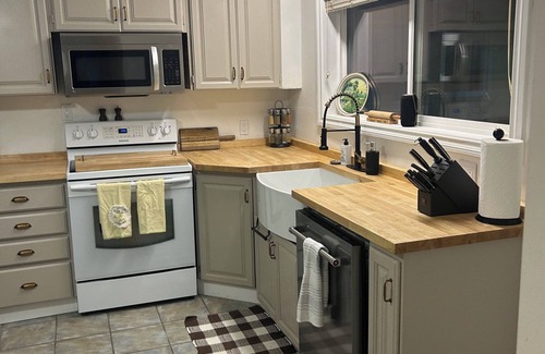 Okanagan-Similkameen House | Quiet, cozy, 3-bedroom house, minutes away from Lake and wineries. Pet-friendly!