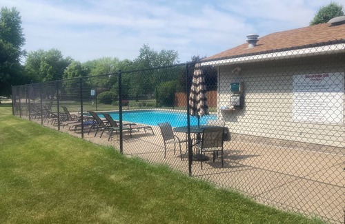 Bettendorf Condo | Quiet & Cozy Pet-Friendly Condo with Pool & Garage