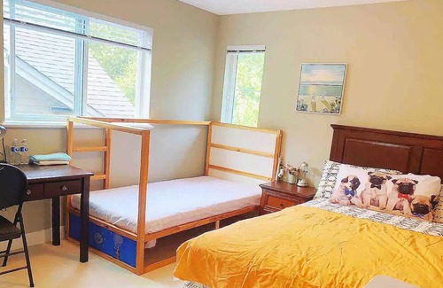 Burke Mountain Villa | Quiet & cozy queen 3bed house Burke Mountain