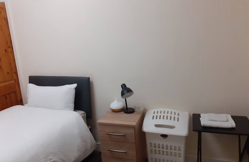 Wolverhampton House | Quiet double rooms available in leafy suburb of nNewbridge (West Wolverhampton).