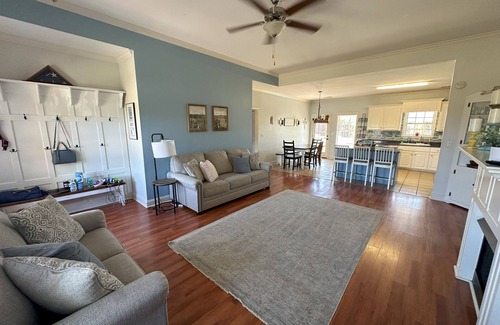 Oxford House | Quiet Family & Pet Friendly Home