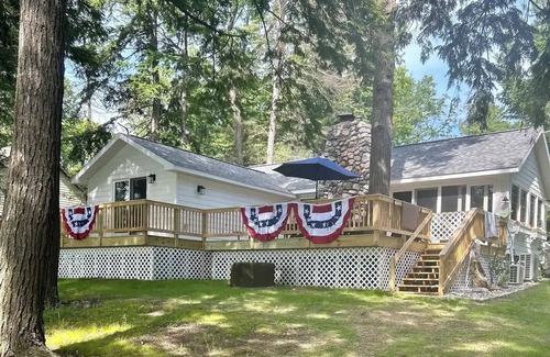Hubbard Lake Cottage | Quiet Hallmark Movie Cottage on Hubbard Lake for couples or families.
