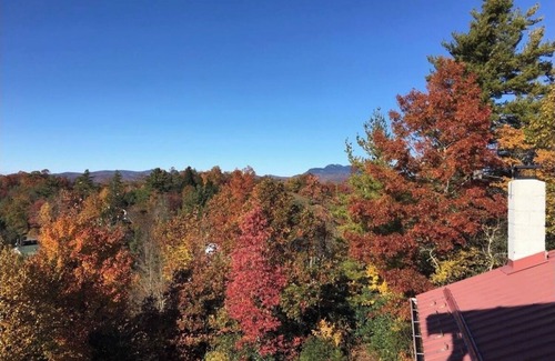 Newland House | Quiet hilltop home with decks & amazing view, right off Blue Ridge Parkway