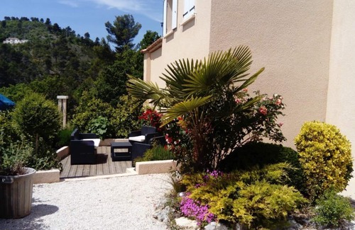 Manosque Villa | Quiet house with garden and pool