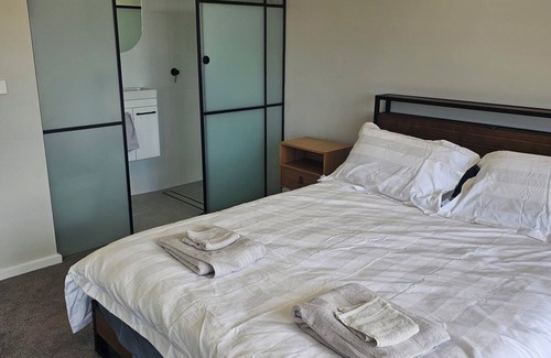 Wallan House | Quiet house with great views and a 5 min drive to town